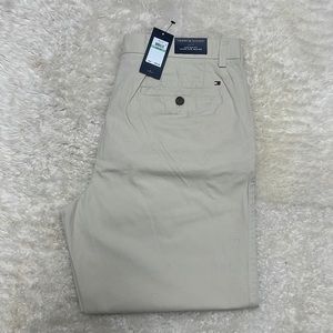 NWT - Tommy Hilfiger Mens custom Fit Straight Leg Chino Pants